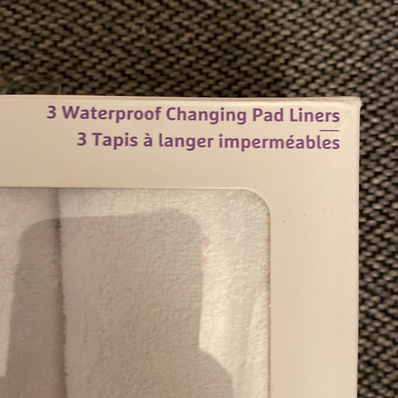 Munchkin waterproof changing pads set of 3 - Picture 5 of 6